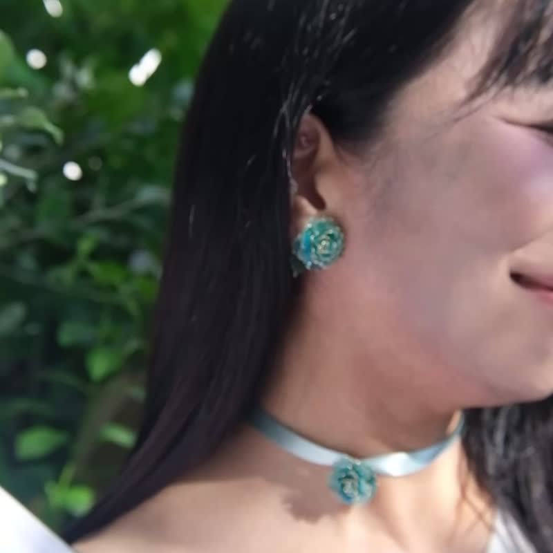 綻放之時 / 仲夏玫瑰 / 緞帶頸鍊  / 青黛魂 - 項鍊 - 樹脂 綠色