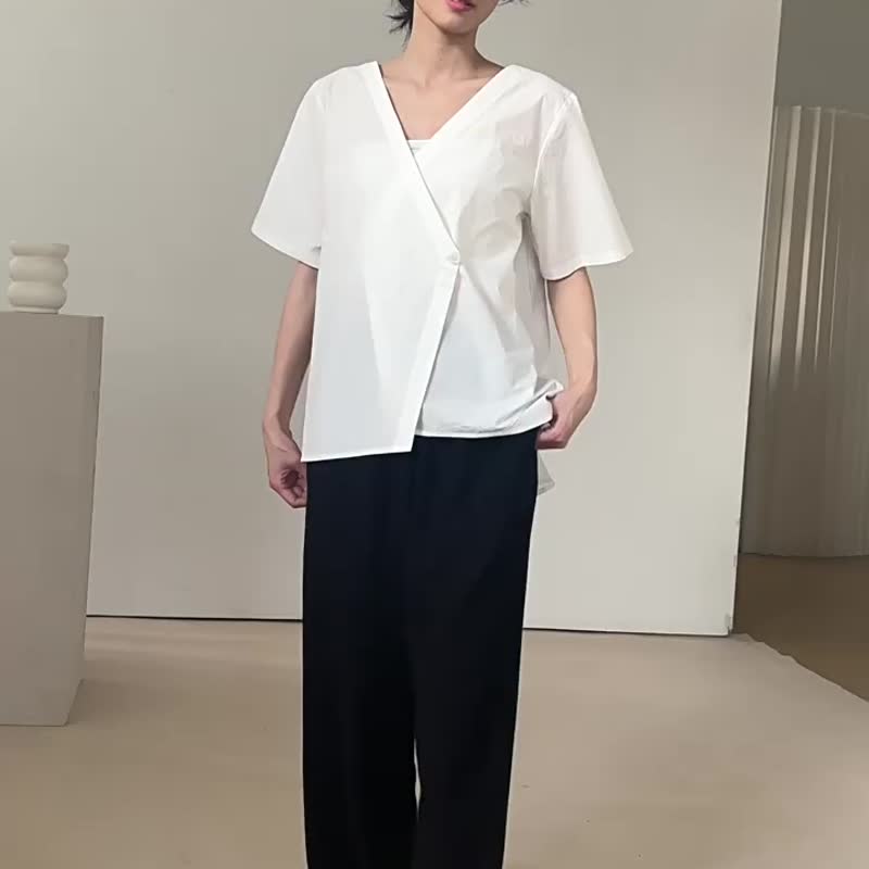 Jiang Wubai Oriental Adventure New Chinese Style Summer Back Button Origami Short Sleeve Shirt - Women's Shirts - Cotton & Hemp White