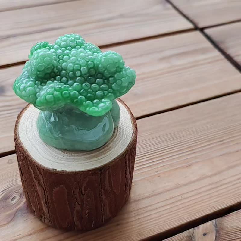 [Qin Cui] Natural Jade Ice Fruit Sun Green Spicy Green Special Shape Cauliflower Paperweight Decoration - Items for Display - Jade Green