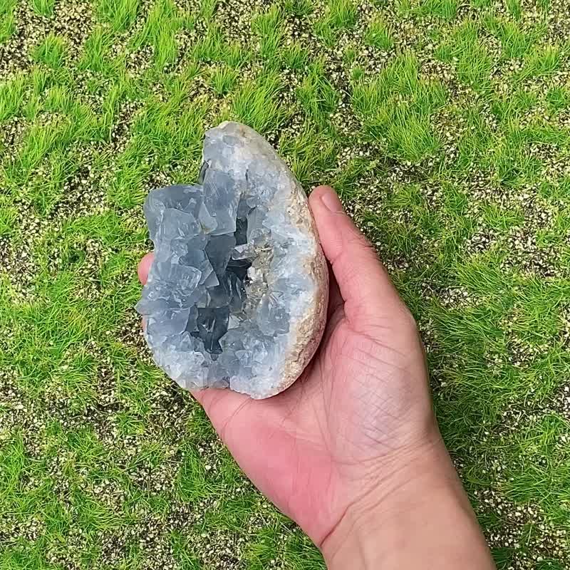 超美天然原礦深藍色天青石晶洞造型 藍水晶 療癒 淨化 快速出貨 - 擺飾/家飾品 - 水晶 藍色