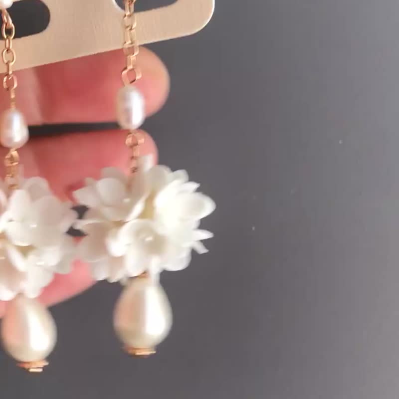 Flower Bridal Earrings Pearl Ball Floral Earrings/ Clip-on Earrings - 耳環/耳夾 - 黏土 白色