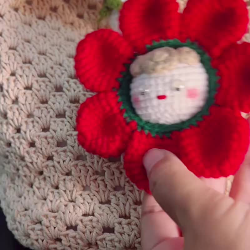 Flower keychain - 吊飾/掛飾 - 聚酯纖維 多色