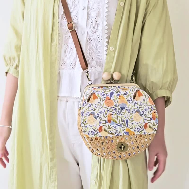 Bird rattan bag round kiss lock bag - Messenger Bags & Sling Bags - Cotton & Hemp White