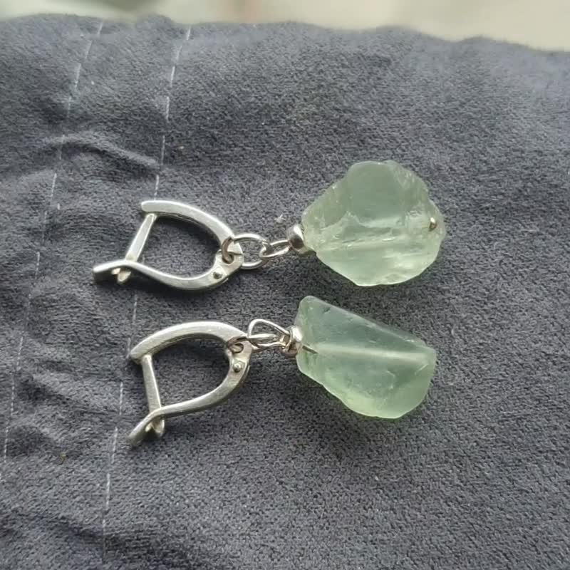 Rough Green Fluorite Earrings, 925 Sterling Silver, Gemini Stone, Libra gift - 耳環/耳夾/耳骨夾 - 半寶石 綠色