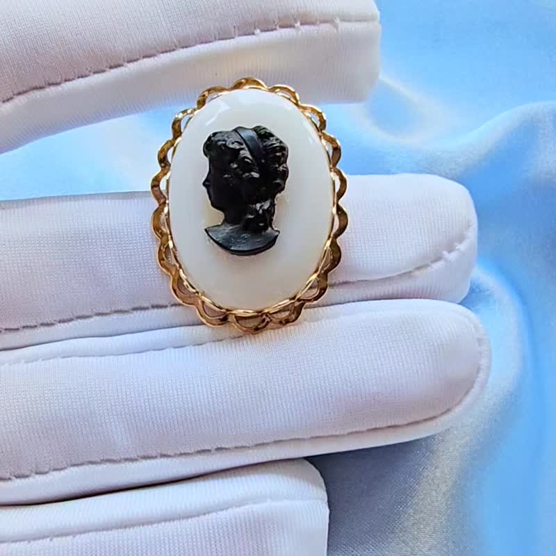 Palace Silver dark color ladies cameo retro brooch/pin/American Western  antique jewelry - Shop Hale-Jewelry Brooches - Pinkoi