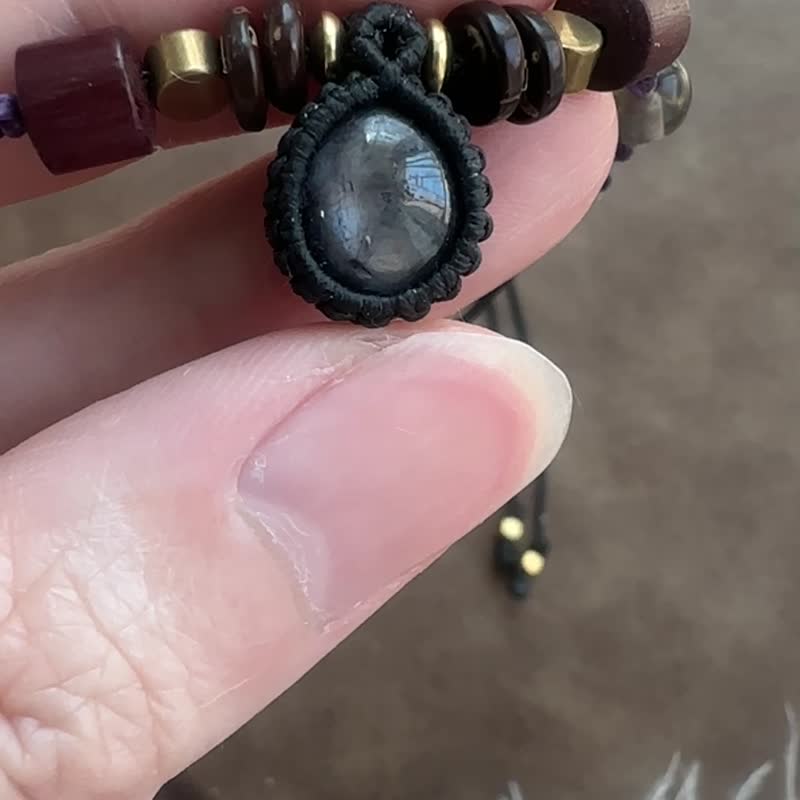 N981 Ethnic style Wax thread braided starlight ruby ​​Bronze bead necklace (adjustable length) - สร้อยคอ - เครื่องเพชรพลอย สีดำ