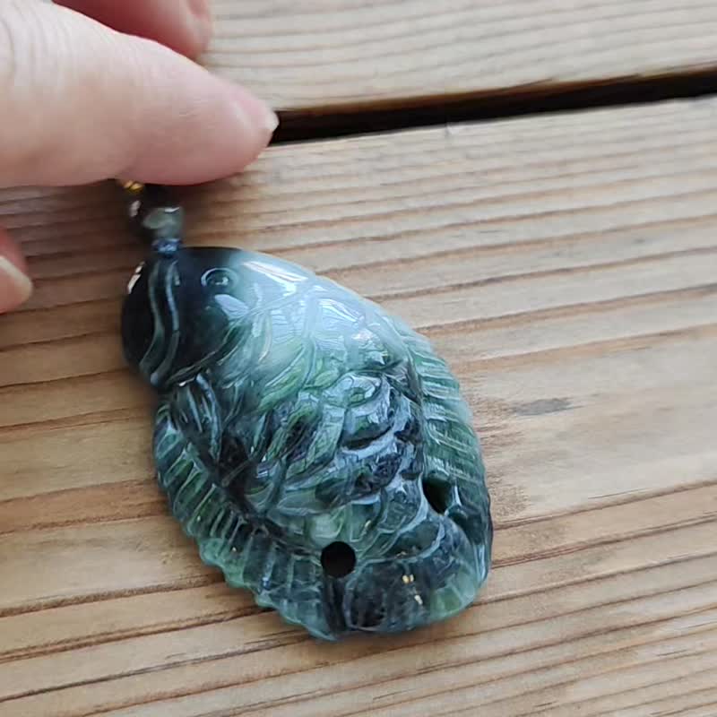 【親翠】天然翡翠 冰辣綠鯉魚魚雕調整式繩鏈 - 項鍊 - 玉石 綠色