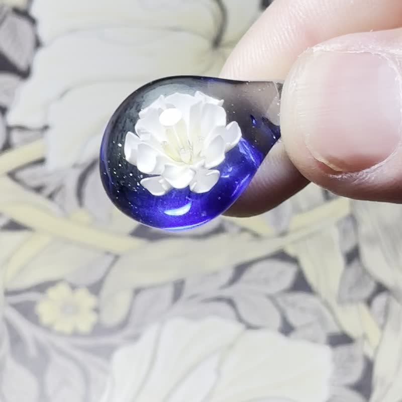 綺麗かわいいフローラペンダント　ブルーandホワイト - 項鍊 - 玻璃 藍色