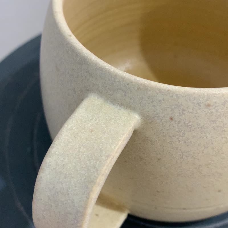 【モーニングホワイト-コーヒーカップ】リム陶器 | ハンドメイド | 手練り陶器 | 01 - グラス・コップ - 陶器 イエロー