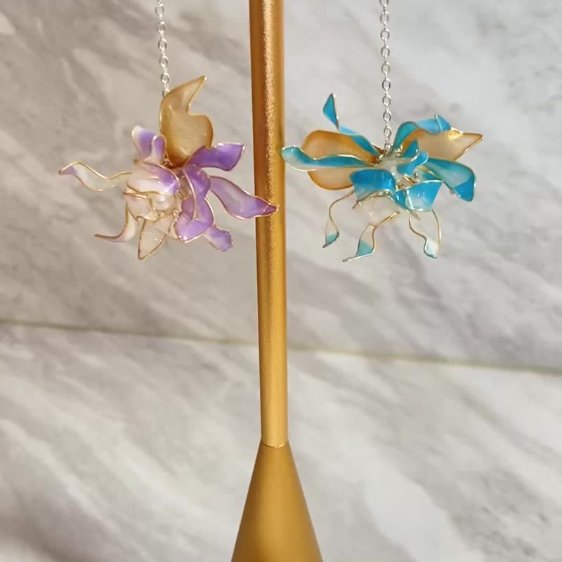 Jocelyn Crystal Flower Accessories - Hydrangea Earrings - Blue / Floral Resin / Resin Flower / Resin Craft / Earrings / Bouquet / - Metalsmithing/Accessories - Resin Blue