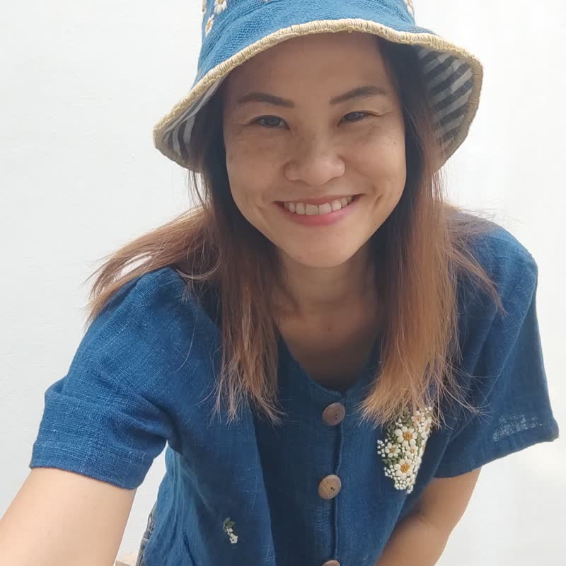 Bucket Hat - 水桶帽可以雙面使用 手工刺繡花朵 - 帽子 - 棉．麻 藍色