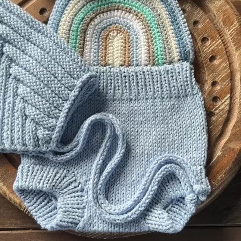 Blue bodysuit with hat for newborns: the perfect outfit for a baby - Baby Accessories - Other Metals Blue