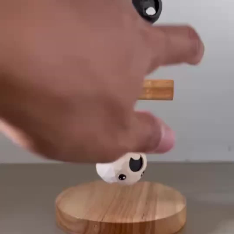 Black  or White (wooden sculpture) - 公仔/玩偶 - 木頭 
