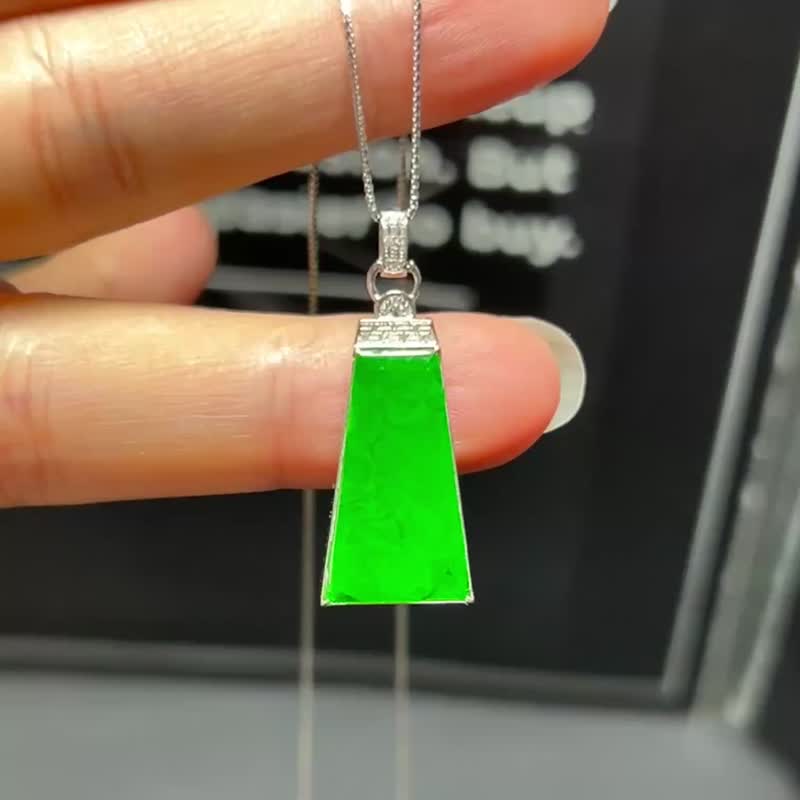 新款 天然A貨緬甸翡翠吊墜 18k白金鑲嵌 外尺寸:31.4×12.3mm - 手鍊/手環 - 玉石 