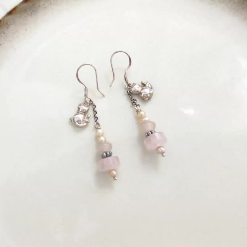 Sterling silver design earrings rose quartz + 925 Silver(ear hook) / popular kitten - Earrings & Clip-ons - Crystal Pink