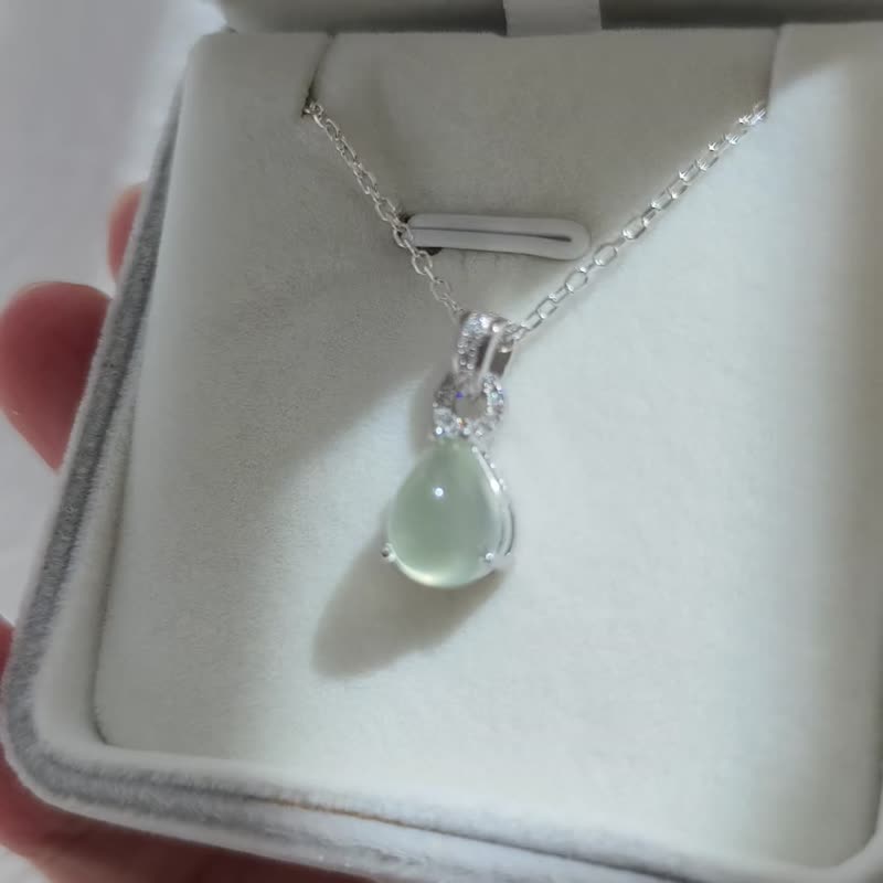 Grape Stone forest drop-shaped necklace green grape natural crystal Christmas gift - Necklaces - Sterling Silver Green