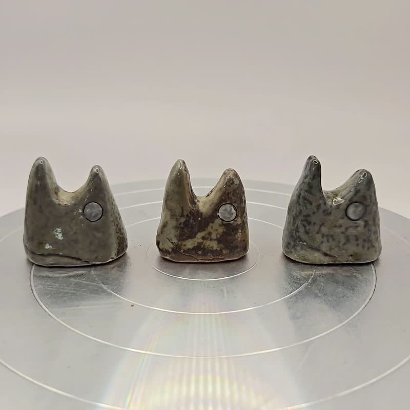 陶瓷魚頭戒指托 - 柴燒釉 - 擺飾/家飾品 - 陶 卡其色
