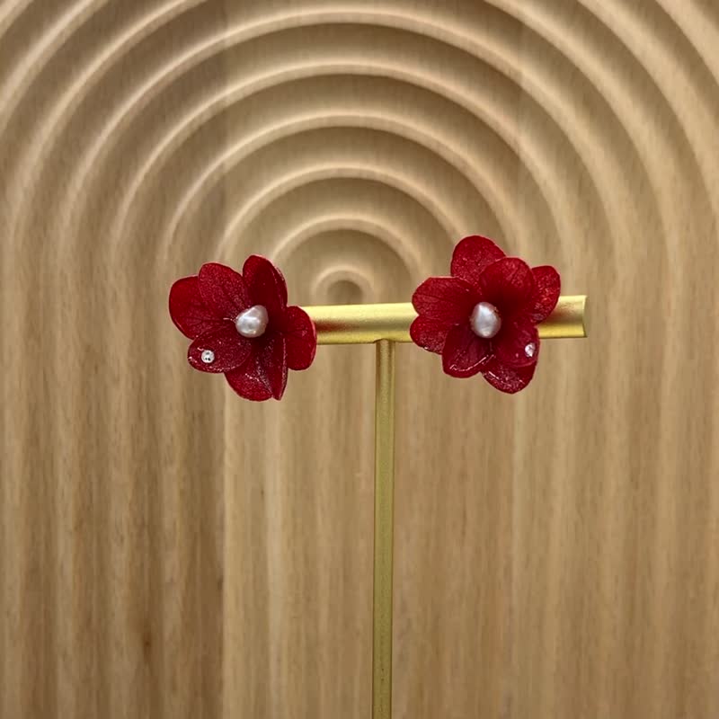 Classic Daily Love Crimson Series Real Flower Natural Pearls (Ear Pins/ Clip-On/Earrings) - ต่างหู - พืช/ดอกไม้ สีแดง