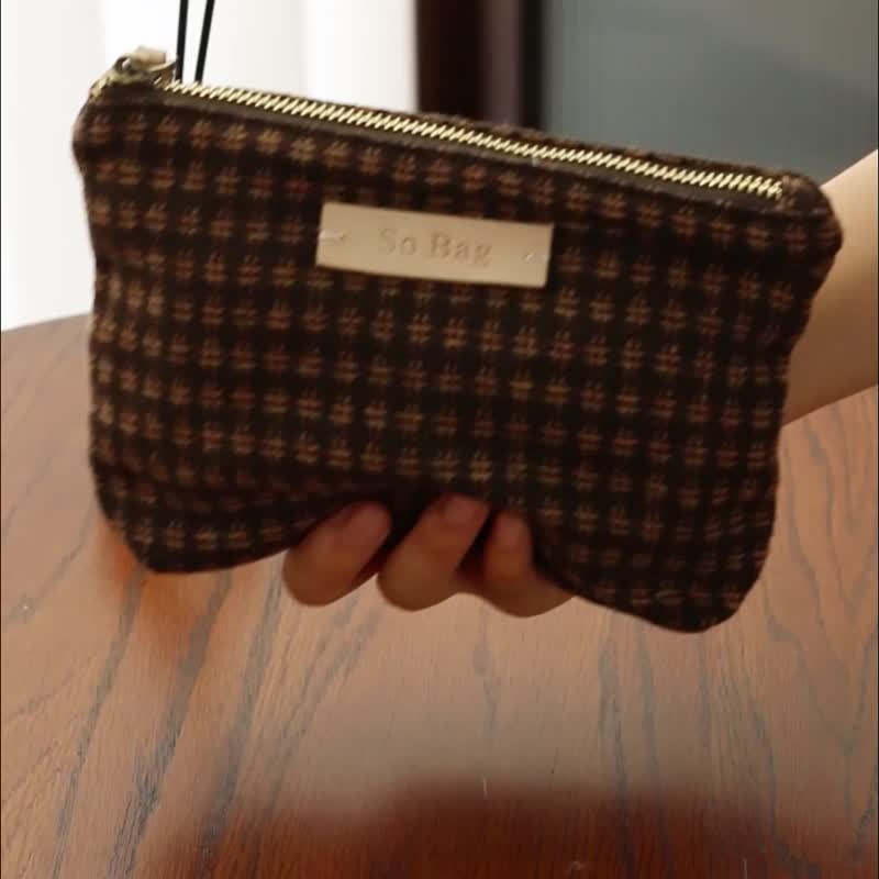 sobag autumn and winter new fashion retro plaid mobile phone bag female camel hair texture coin purse literary clutch - กระเป๋าคลัทช์ - ขนแกะ สีนำ้ตาล