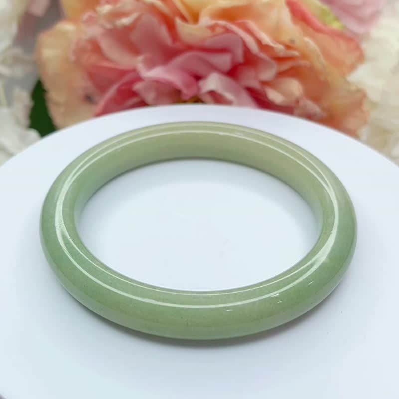 NO.119豆綠佘太翠 內徑 64MM 圈口 佘太玉 手環 手鐲 圓條 圓鐲 - 手鍊/手環 - 玉石 綠色