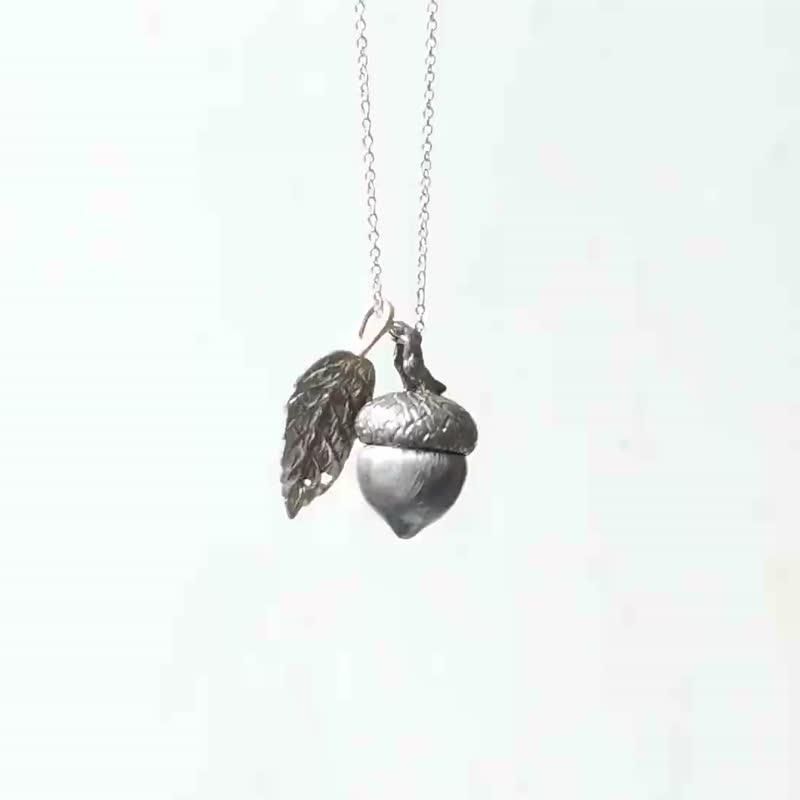 Sterling Silver Acorn necklace - Taroko Oak - diffusible with essential oil - Necklaces - Sterling Silver Silver