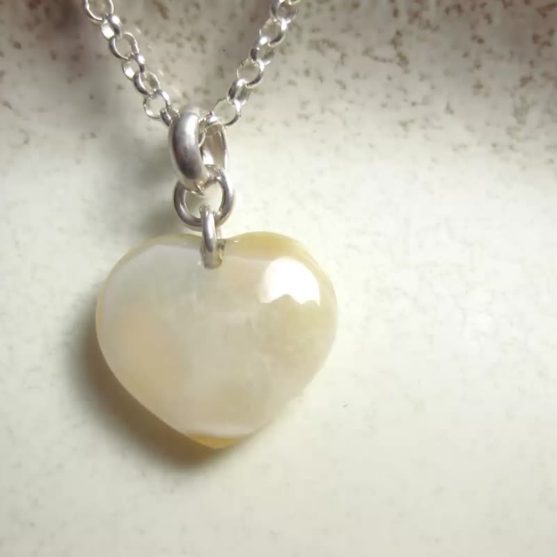 Jade pendant shape jade pendant love yellow chalcedony/natural crystallization to attract wealth with different textures on both sides/ - Necklaces - Jade Yellow