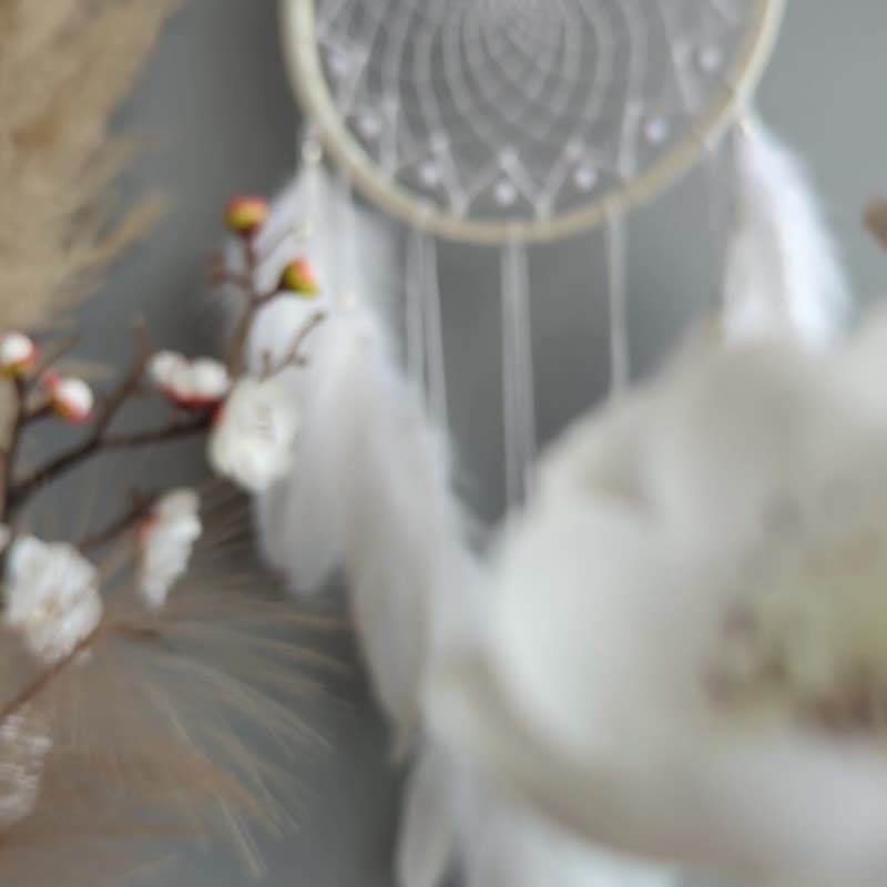 Handmade White Dreamcatcher – Minimalist Boho Decor for Bedroom, Nursery - 壁貼/牆壁裝飾 - 木頭 白色