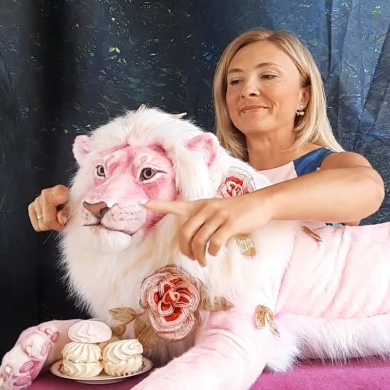 Lion Marshmallow realistic toy. OOAK toy. Poseable toy. stuffed animals - 玩偶/公仔 - 其他材質 粉紅色