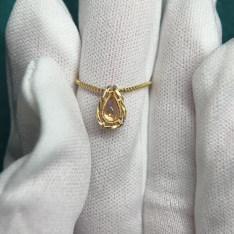 Handmade custom-made moonstone drop necklace - สร้อยคอ - คริสตัล สีทอง