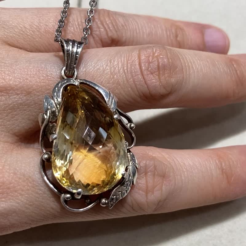 Natural citrine pendant made in Nepal, handmade in 925 sterling silver - Necklaces - Crystal 