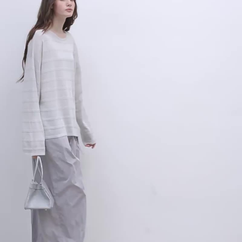 Ash-toned light purple. Effortless 