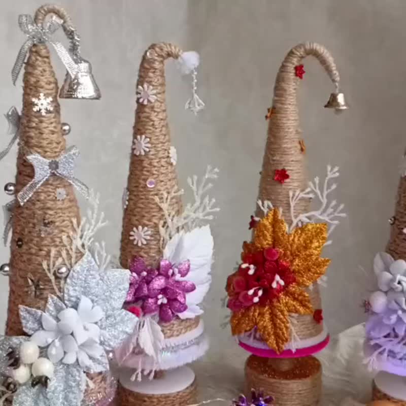 手工聖誕樹，飾有花卉裝飾，適合桌面擺飾 聖誕樹 - 裝飾/擺設  - 其他材質 