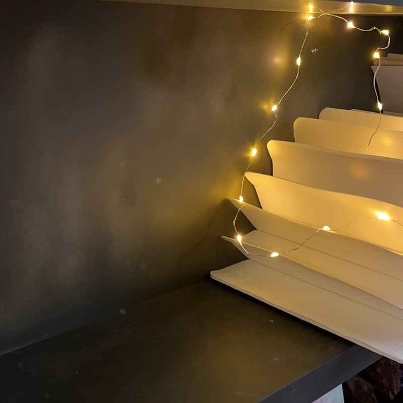 聖誕樹與一桌微醺的雪 - 擺飾/家飾品 - 紙 