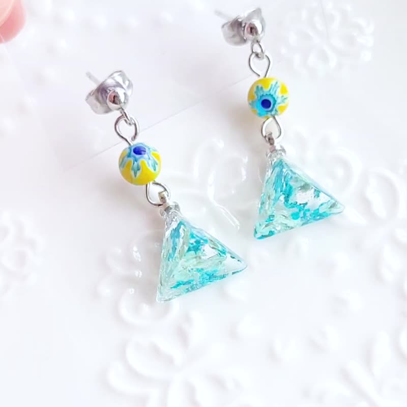 Triangular Pyramid Dried Flowers Earrings / Clip-on, Blue - ต่างหู - พืช/ดอกไม้ สีน้ำเงิน