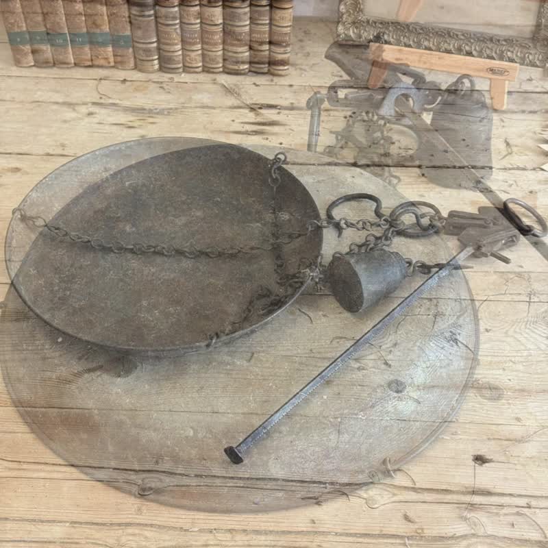 30950法國古董鄉村風格吊式鐵秤含秤盤砝碼 - 擺飾/家飾品 - 其他金屬 