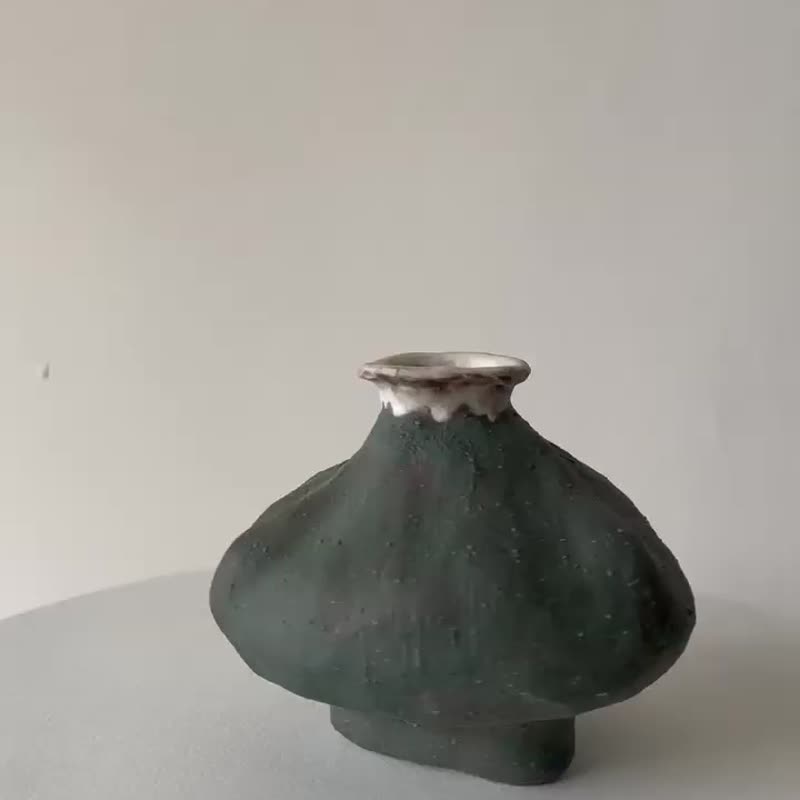 不規則三角花器 - 花瓶/花器 - 陶 綠色