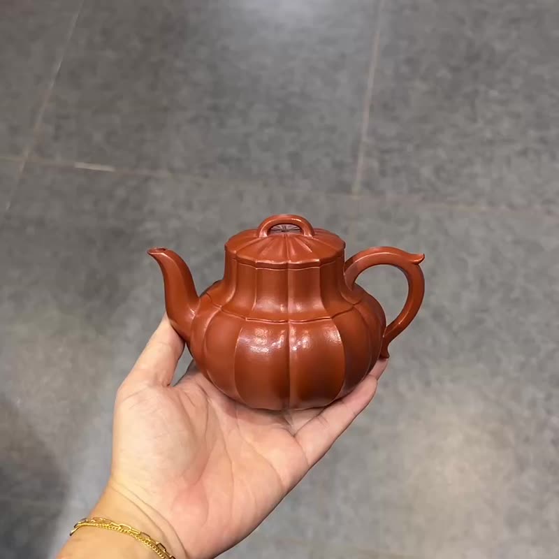 鑑心 全手工容量230cc朱泥筋紋設計融入創作之中凹凸有致 - 茶壺/茶杯/茶具 - 陶 
