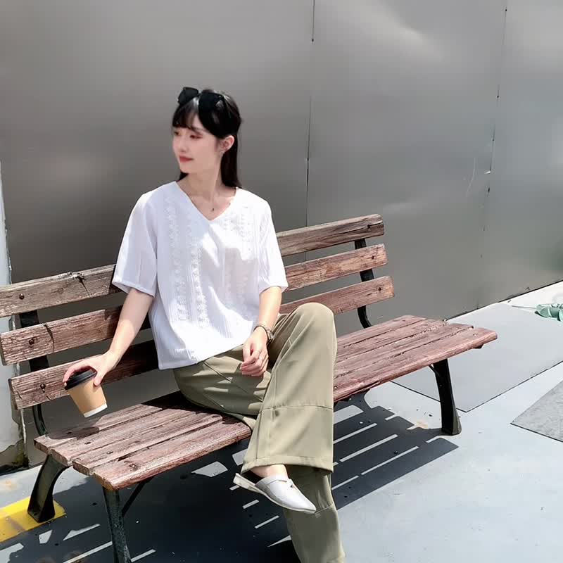 |初秋新品2件75折| V領蕾絲暗紋上衣|白色|無裡襯|無彈|不透 - 女上衣/長袖上衣 - 聚酯纖維 白色