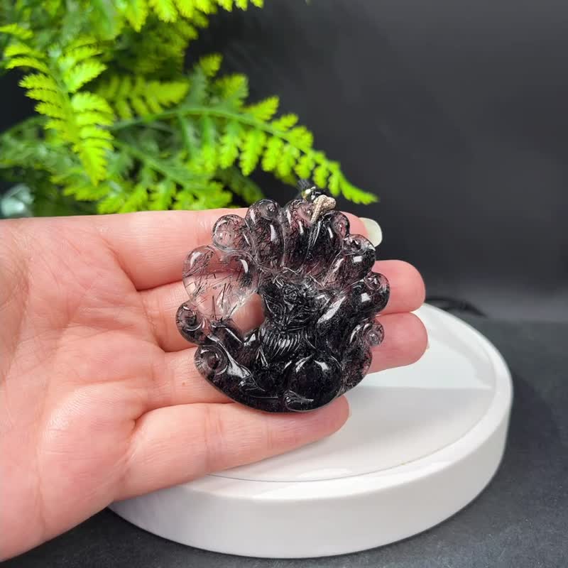 冰透黑發晶吊墜 立體手雕九尾狐愛心黑色發絲水晶項鏈 一心一意 - 項鍊 - 水晶 黑色