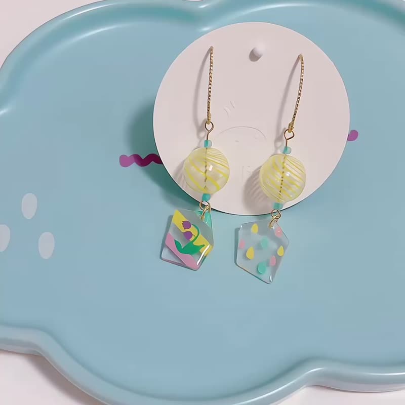 A pair of rainy day lily of the valley earrings - ต่างหู - เรซิน สีม่วง