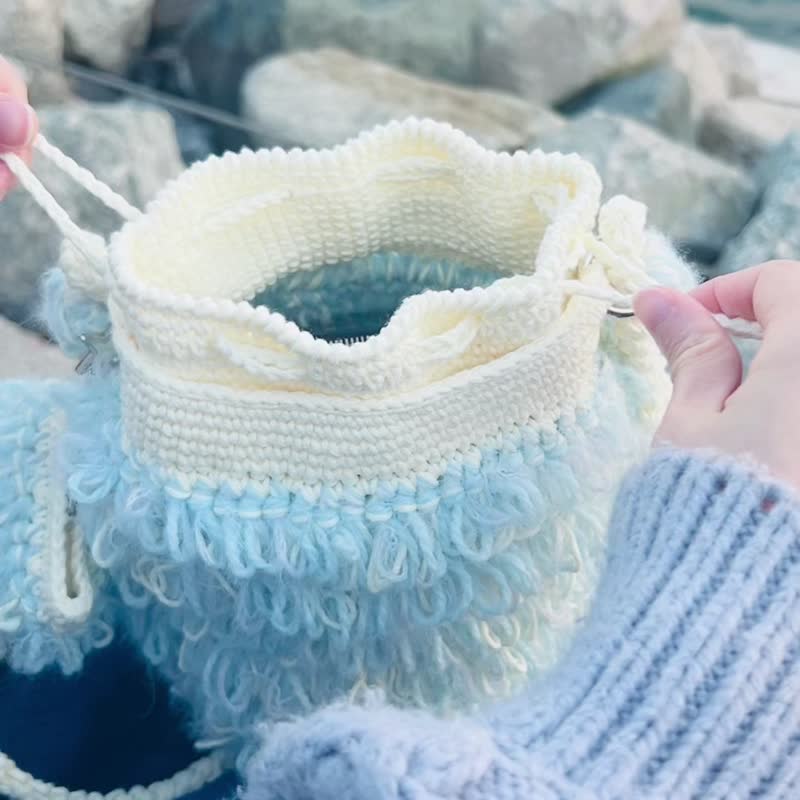 Breath of the Sea crochet bag shoulder bag woven bag hand crocheted - กระเป๋าแมสเซนเจอร์ - ผ้าฝ้าย/ผ้าลินิน สีน้ำเงิน