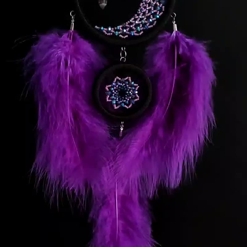 Purple crescent moon dream catcher with amethyst crystal ฝันจับดวงจันทร์ - 壁貼/牆壁裝飾 - 寶石 紫色