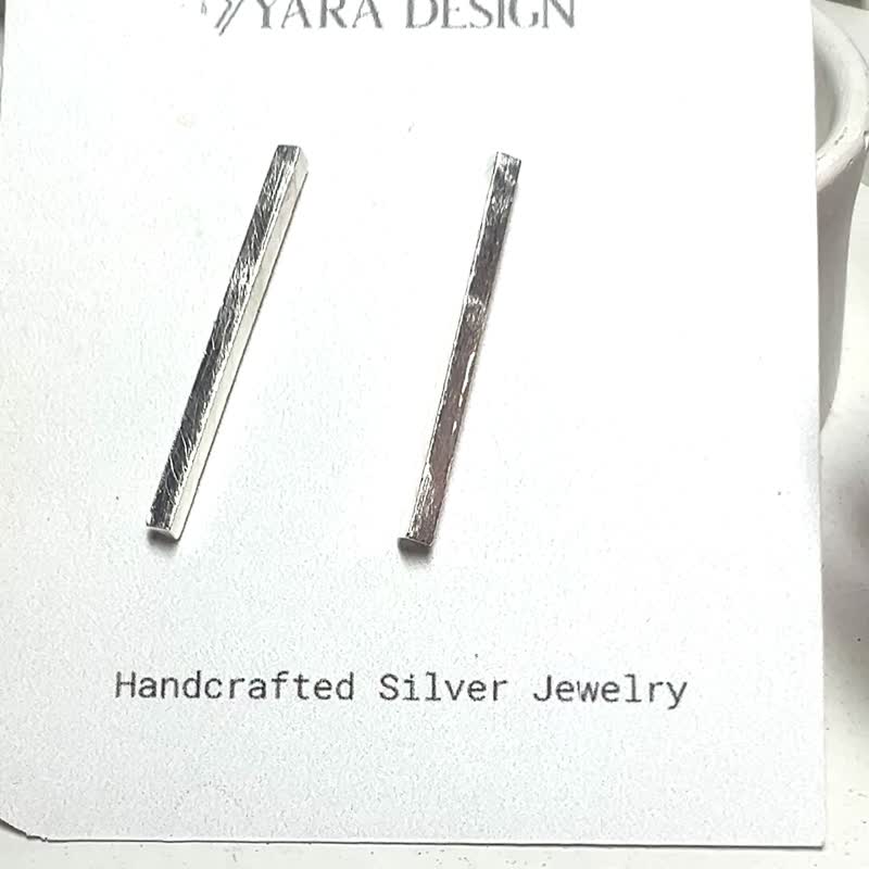 Minimalist Bar Earrings: 925 Sterling Silver or 14K Gold Plated Brushed Finish - 耳環/耳夾/耳骨夾 - 純銀 