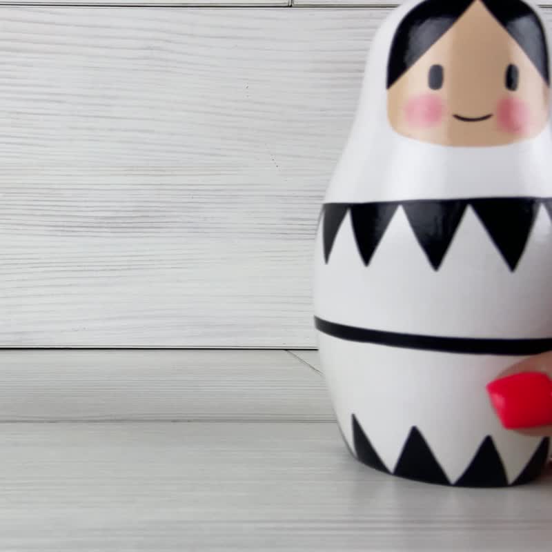 Black and White Nesting Dolls 7 pcs - Matryoshka Doll for Black and White Decor - 寶寶/兒童玩具/玩偶 - 木頭 黑色