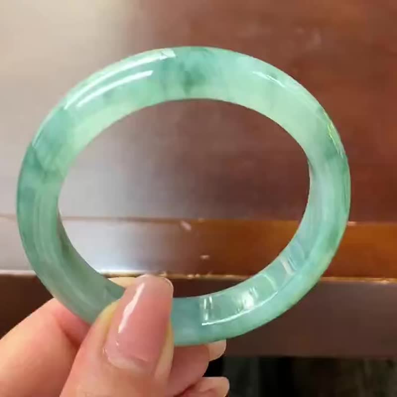 冰種翡翠天然翡翠玉鐲A玉手鐲 玉鈪 • 冰種湖綠飄花翡翠福鐲 - 手鍊/手環 - 玉石 綠色