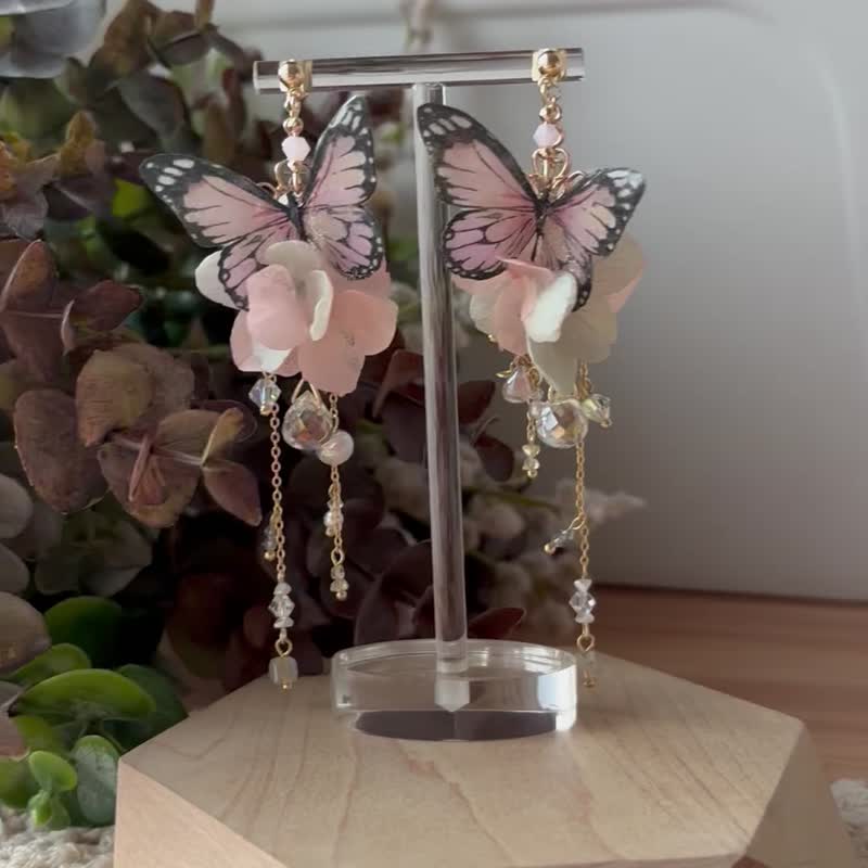 Pink Butterfly Hydrangea Real Flower Earrings - ต่างหู - พืช/ดอกไม้ สึชมพู