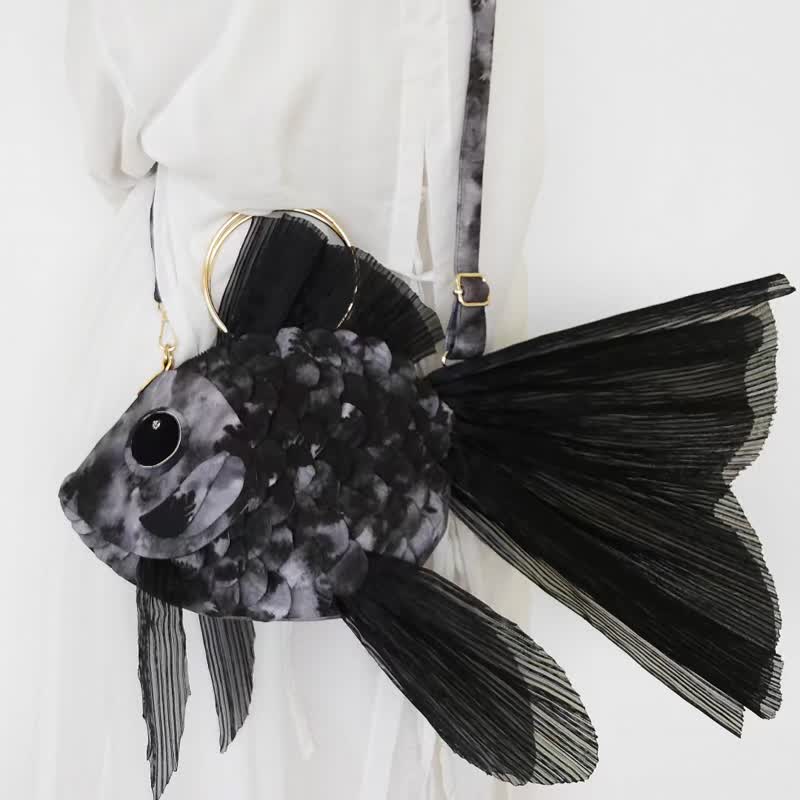 Hanabi Goldfish Bag Handbag Shoulder Bag Crossbody Bag Black Handmade Women's Shoulder Bag - กระเป๋าถือ - ผ้าฝ้าย/ผ้าลินิน สีดำ