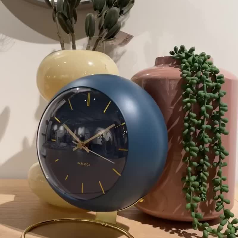 荷蘭Karlsson, Table clock Globe green w. gold plated stand - 時鐘/鬧鐘 - 其他金屬 綠色