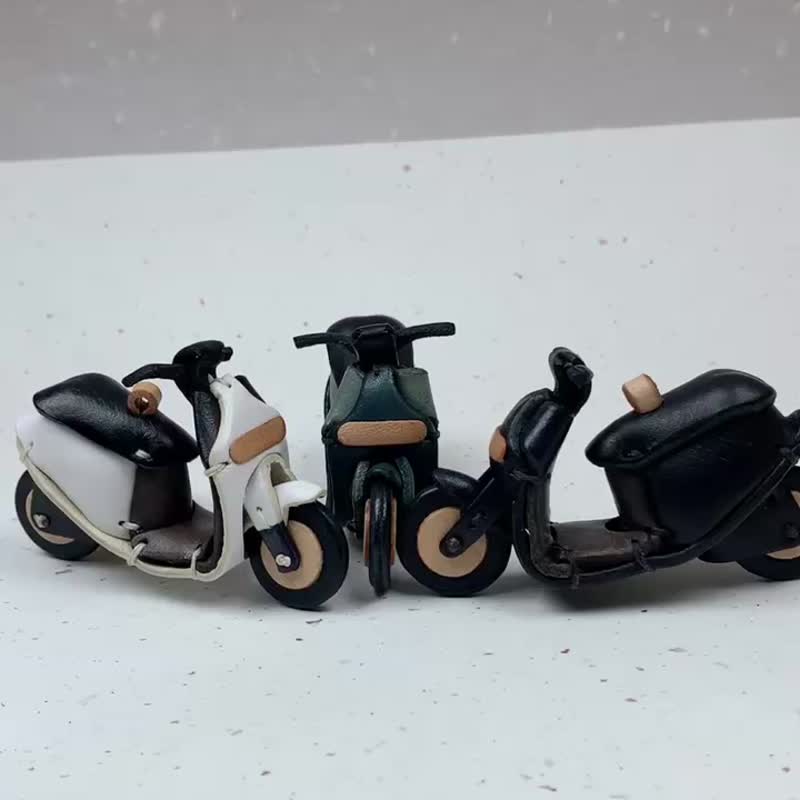 GOGORO3代-復刻造型鑰匙圈 (可選色) 真皮植鞣 皮革鑰匙圈 吊飾 - 鑰匙圈/鑰匙包 - 真皮 多色