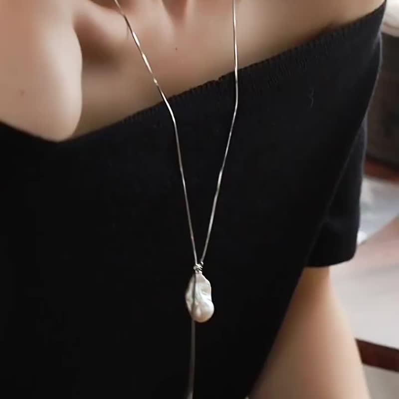 Minimalist Baroque Freshwater Pearl Y-Chain Snake Chain Sterling Silver Necklace | Unique Design | Elegant Collarbone Chain - สร้อยคอ - ไข่มุก ขาว